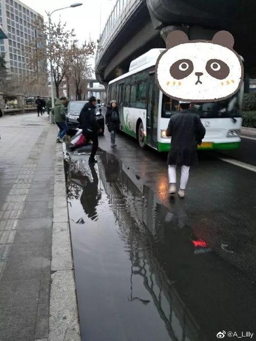 郑州公交车爆料最新,紧急疏散乘客！